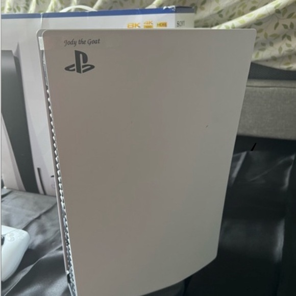 Playstation 5, 2 controllers, Miles morales Game downloaded